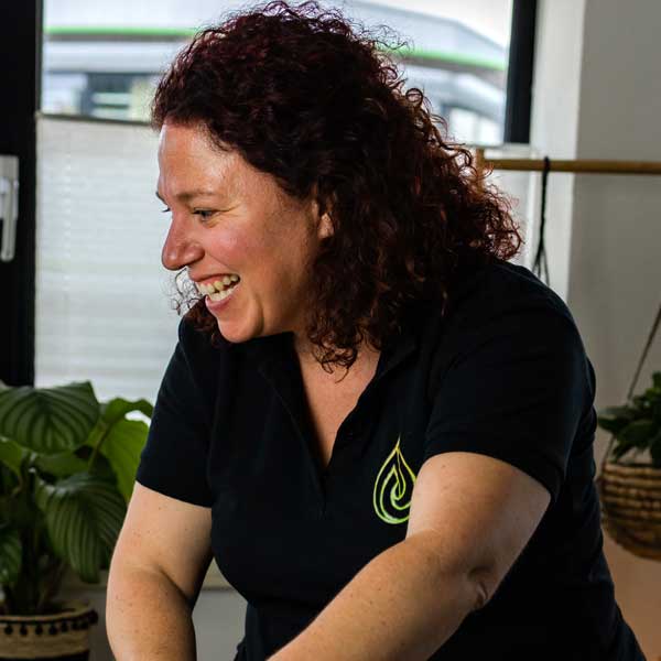 sandra-masseert-lachend Sandra masseert
