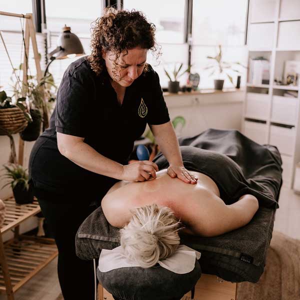 lomilomi2 Transformational Cupping behandeling
